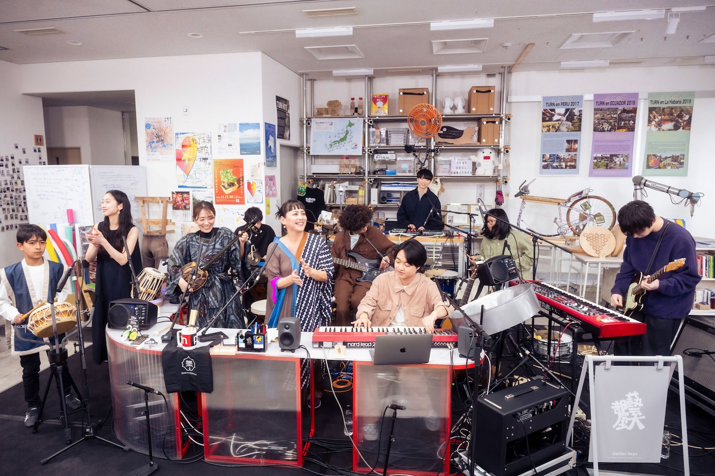 「tiny desk concerts JAPAN」より。（写真提供：NHK）