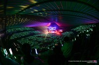 「デコミク LIVE starring 初音ミク『Hello』Produced by DECO*27 / OTOIRO」の様子。