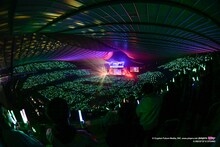 「デコミク LIVE starring 初音ミク『Hello』Produced by DECO*27 / OTOIRO」の様子。