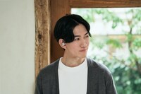 ATH-SQ1TW2NCの着用イメージ。