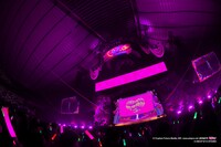 「デコミク LIVE starring 初音ミク『Hello』Produced by DECO*27 / OTOIRO」の様子。