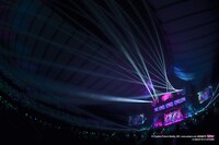 「デコミク LIVE starring 初音ミク『Hello』Produced by DECO*27 / OTOIRO」の様子。