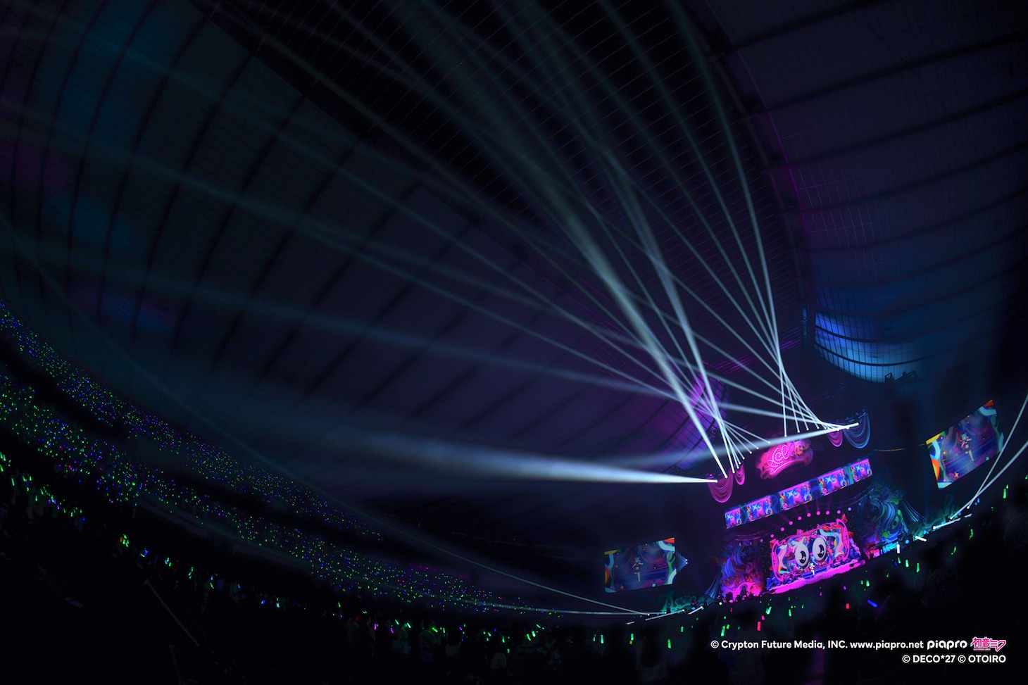 「デコミク LIVE starring 初音ミク『Hello』Produced by DECO*27 / OTOIRO」の様子。