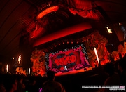 「マシュマロ」を披露するデコミク（ダークネス）。