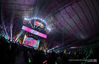 「デコミク LIVE starring 初音ミク『Hello』Produced by DECO*27 / OTOIRO」の様子。