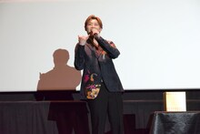 アロハポーズで自己紹介する髙松アロハ（超特急）。