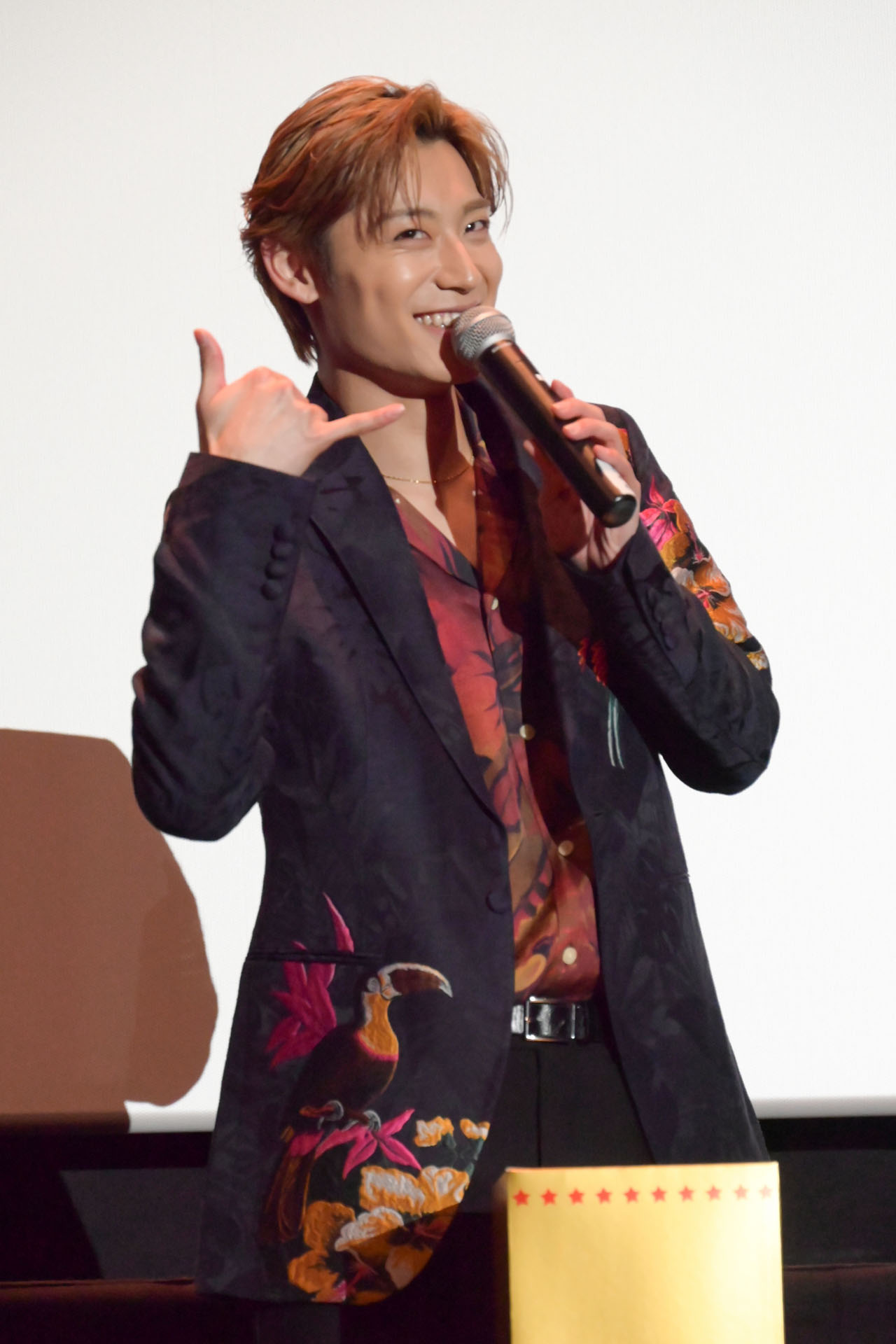 質問ボックスから“アロハ”を引いた髙松アロハ（超特急）。