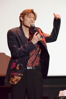 「テラモにシアター、レッツゴーしない？」と誘う髙松アロハ（超特急）。