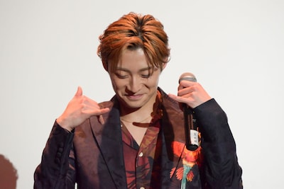 最後の挨拶をする髙松アロハ（超特急）。