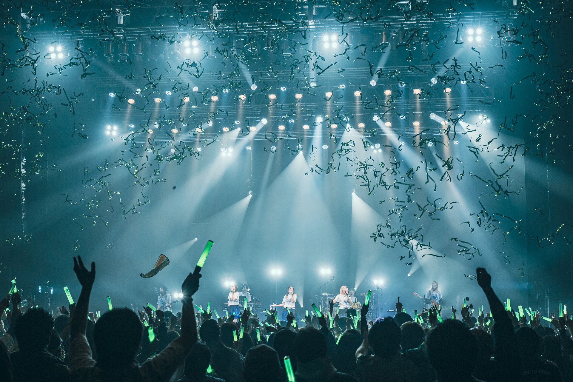 メロン記念日、青い不死鳥に！25周年の限定復活期間を締めくくるZepp
