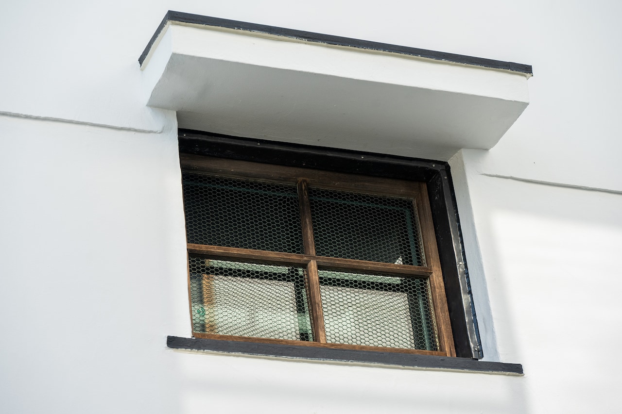 「MUSIC inn Fujieda」スタジオにある窓（外側）。