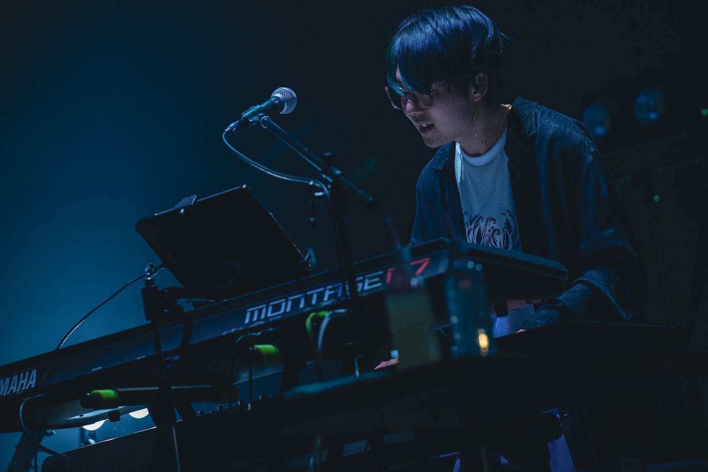 バンドメンバーの桑原康輔（Key）。