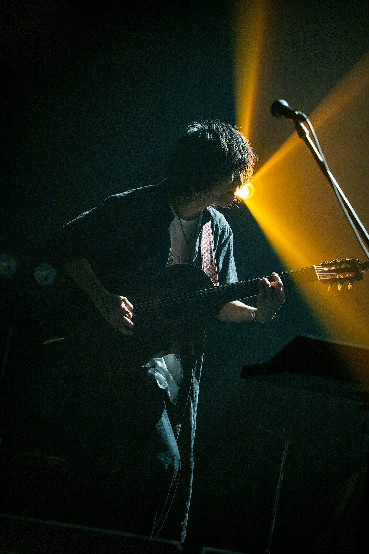 バンドメンバーの芳賀義彦（G）。