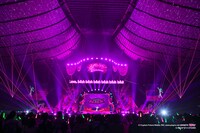 「デコミク LIVE starring 初音ミク『Hello』Produced by DECO*27 / OTOIRO」の様子。