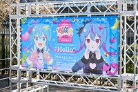 「デコミク LIVE starring 初音ミク『Hello』Produced by DECO*27 / OTOIRO」の様子。