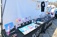 「デコミク LIVE」のオフィシャルグッズ。