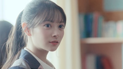AKB48「名残り桜」MVより。©AKB48