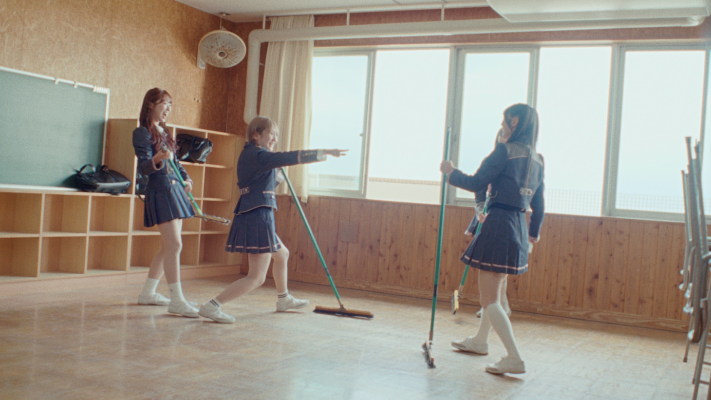 AKB48「名残り桜」MVより。©AKB48