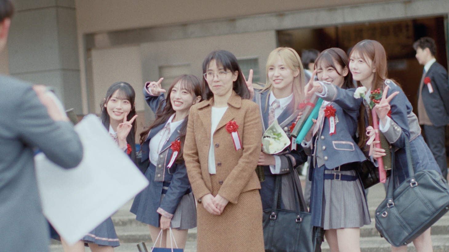 AKB48「名残り桜」MVより。©AKB48