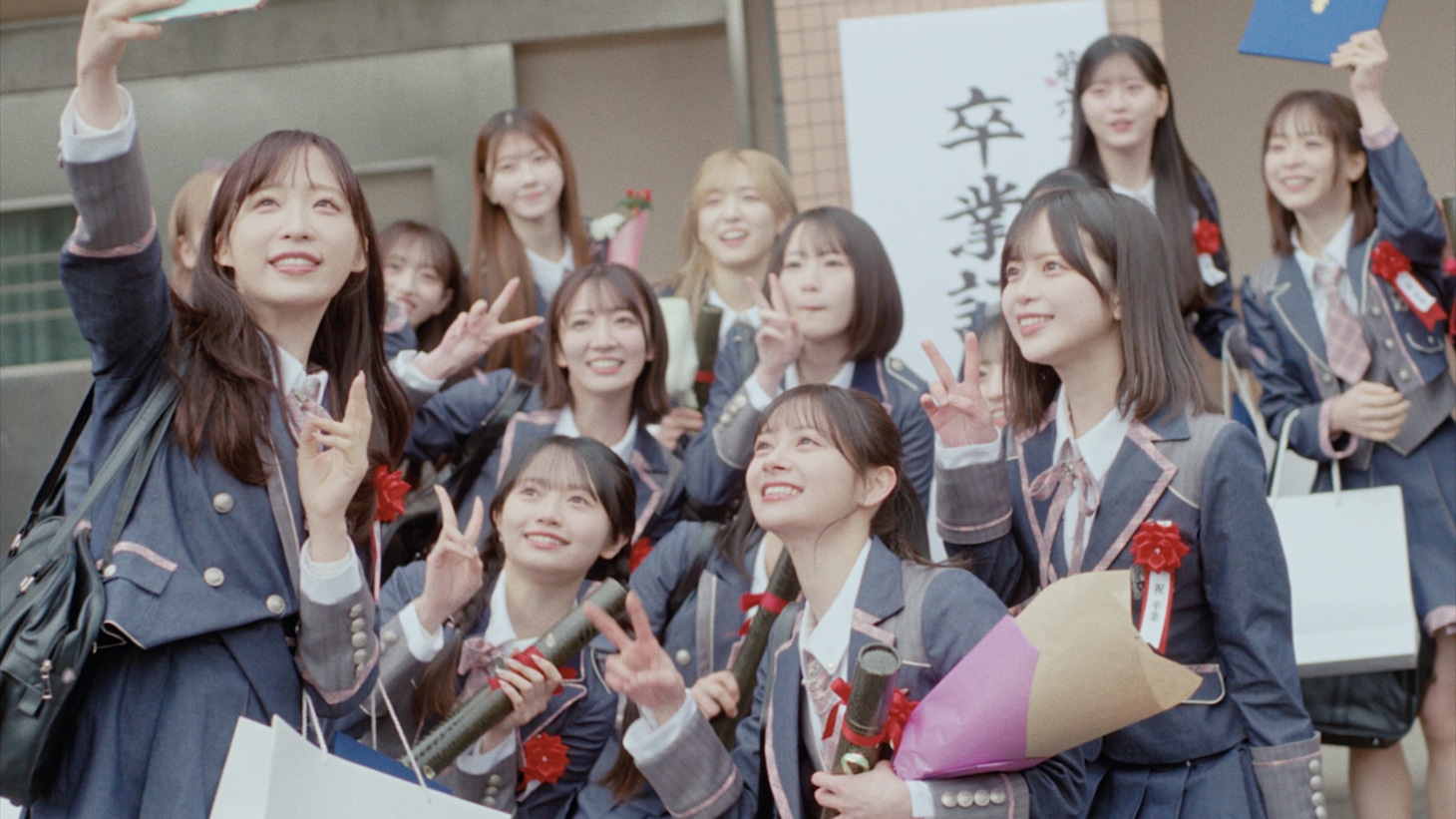 AKB48「名残り桜」MVより。©AKB48