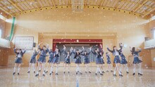 AKB48「名残り桜」MVより。©AKB48