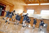 AKB48「名残り桜」MVのメイキング写真。©AKB48