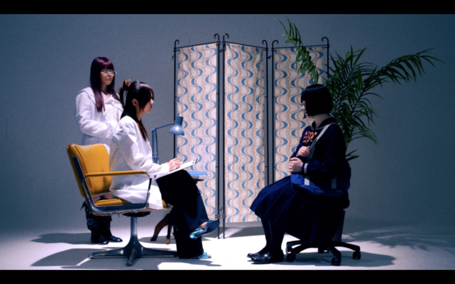 COX2「調子に乗っちゃって」ミュージックビデオより。