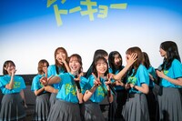 サプライズ発表に興奮が収まらない四期生。