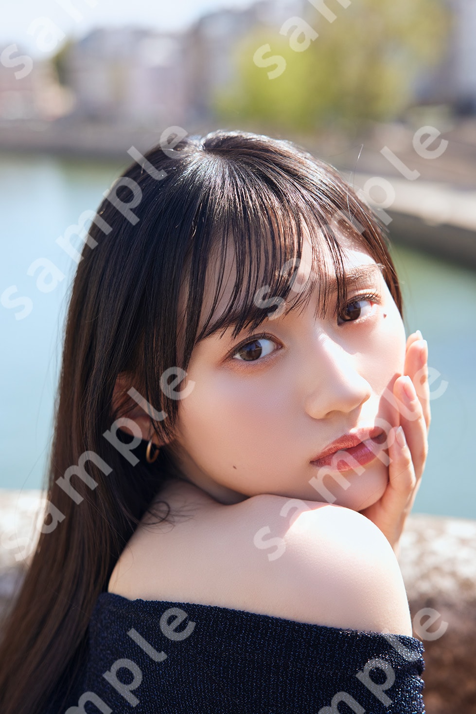 欅坂46グループ写真集「21人の未完成」より志田愛佳のソロカット