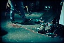 オオスカ（Vo, G / Nikoん）の足元。（撮影：稲垣ルリコ）