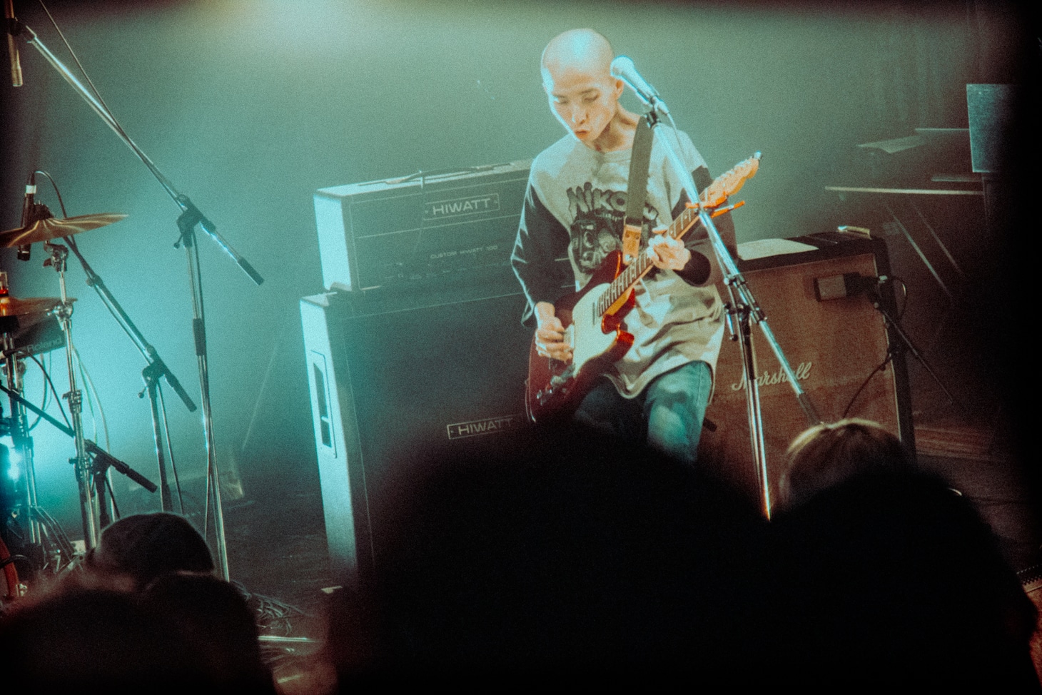 オオスカ（Vo, G）（撮影：稲垣ルリコ）