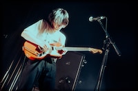 藤原忠（G / 神々のゴライコーズ）（撮影：稲垣ルリコ）