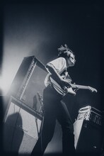 藤原忠（G / 神々のゴライコーズ）（撮影：稲垣ルリコ）