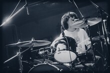 グレート橋本（Dr, Vo / 神々のゴライコーズ）（撮影：稲垣ルリコ）