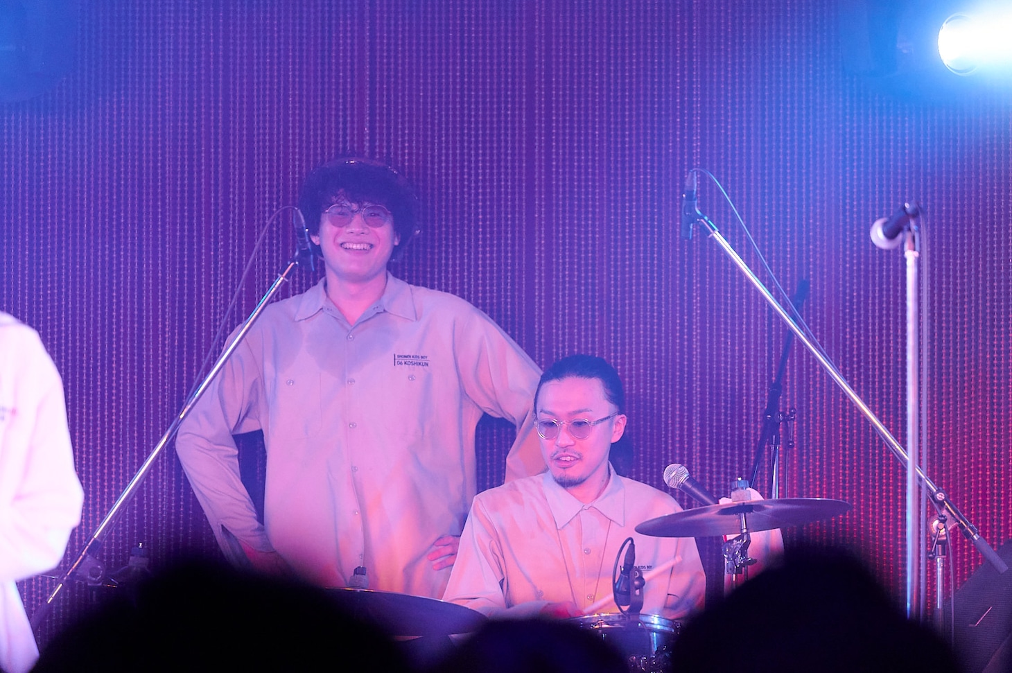 こーしくん（Vo）、GB（Dr）（撮影：大橋祐希）
