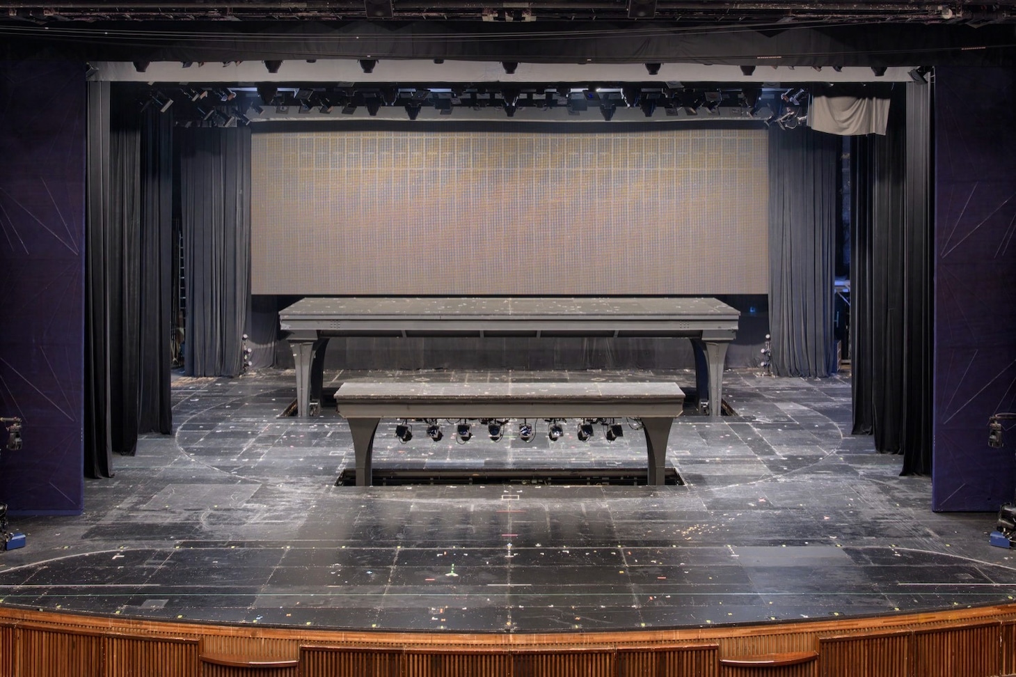 「解体キングダム」より、帝国劇場解体の様子。©︎NHK