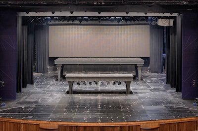 「解体キングダム」より、帝国劇場解体の様子。©︎NHK