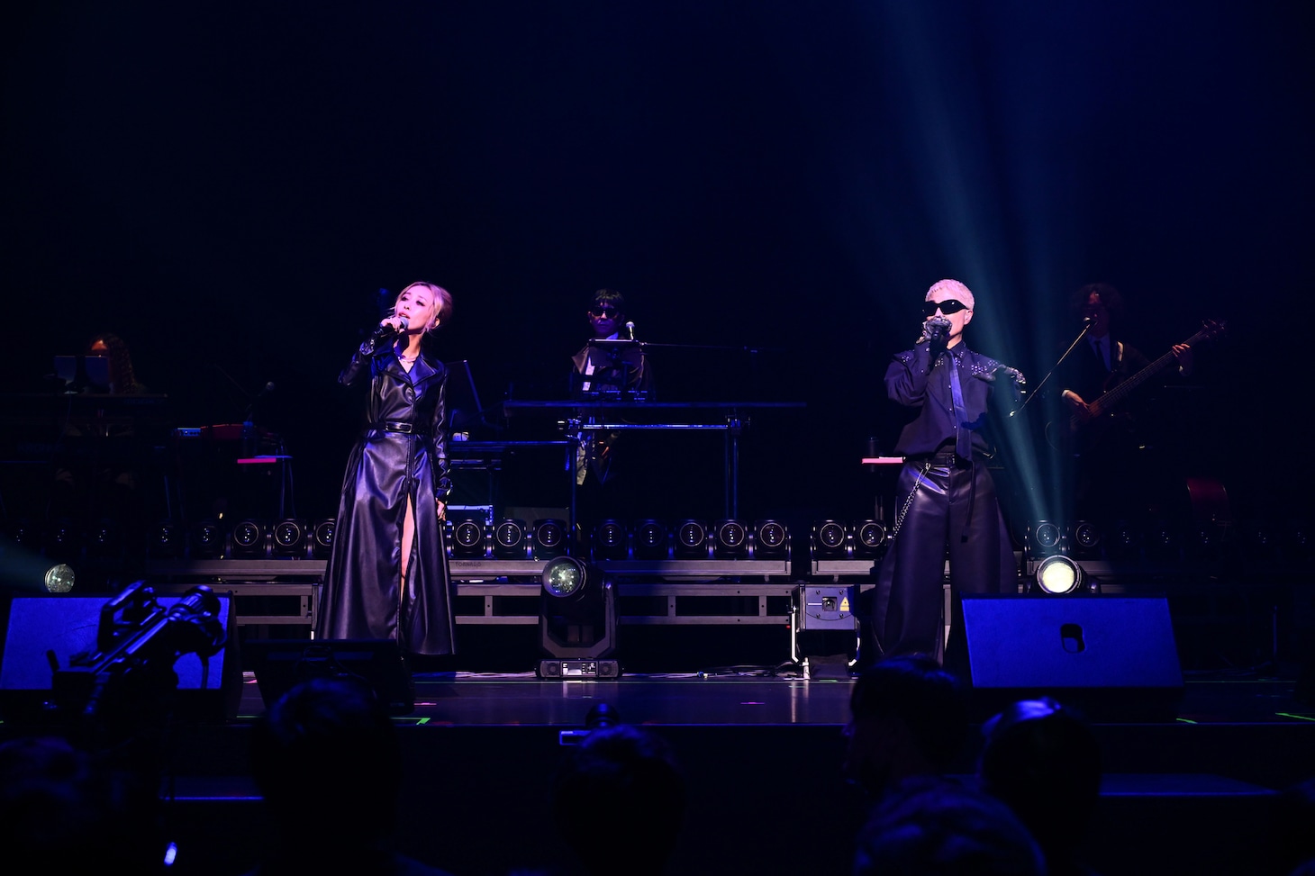 左から加藤ミリヤ、VERBAL。