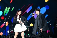 左からmelody.、山本領平。