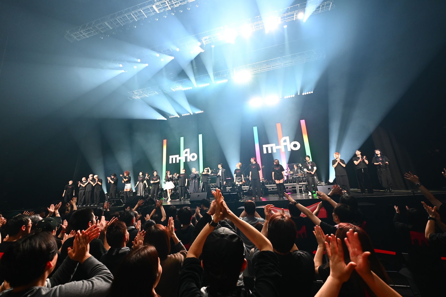 「miss you」のラストに集まった出演者一同。