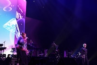 左からBONNIE PINK、VERBAL。