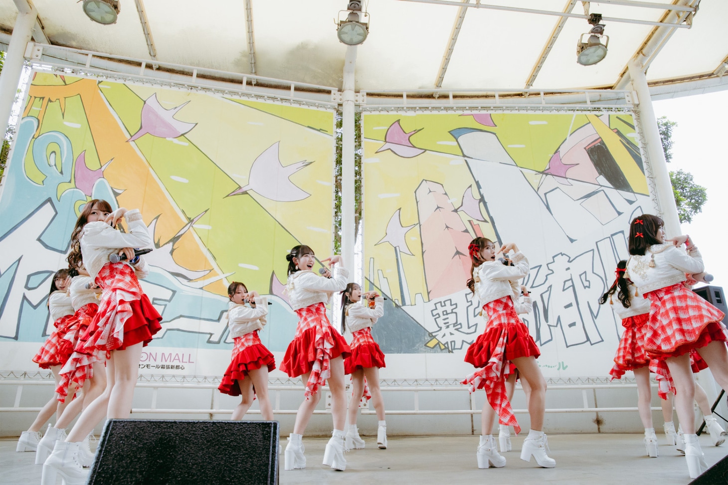 「Juice=Juice 20thシングル『四の五の言わず颯（さっ）と別れてあげた / 盛れ！ミ・アモーレ』発売記念ミニライブ＆お見送り会」の様子。