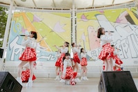 「Juice=Juice 20thシングル『四の五の言わず颯（さっ）と別れてあげた / 盛れ！ミ・アモーレ』発売記念ミニライブ＆お見送り会」の様子。