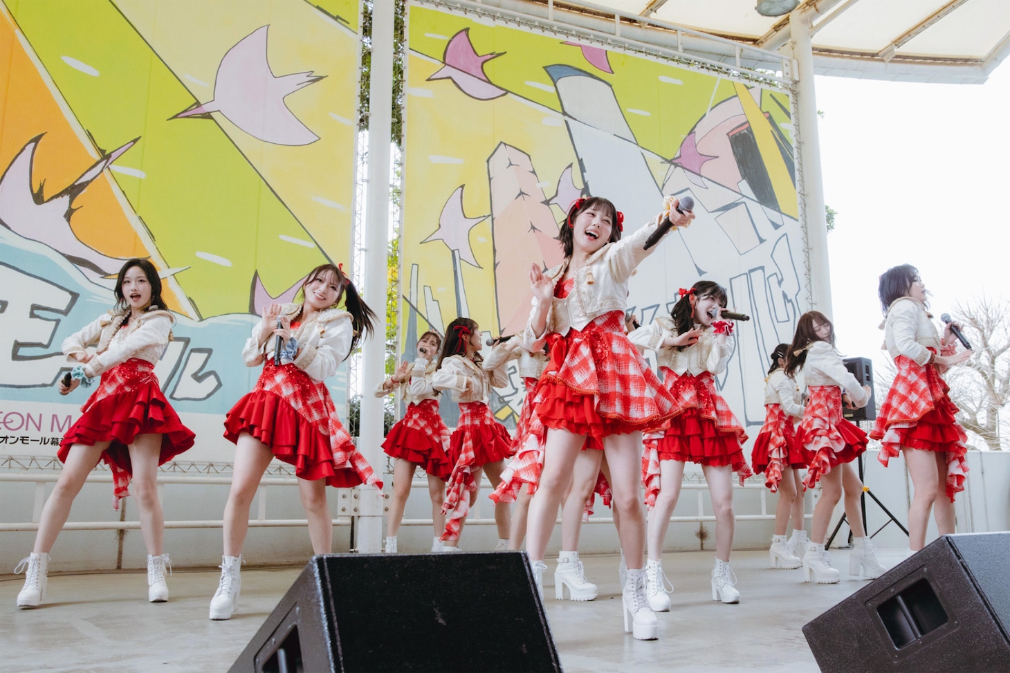 「Juice=Juice 20thシングル『四の五の言わず颯（さっ）と別れてあげた / 盛れ！ミ・アモーレ』発売記念ミニライブ＆お見送り会」の様子。