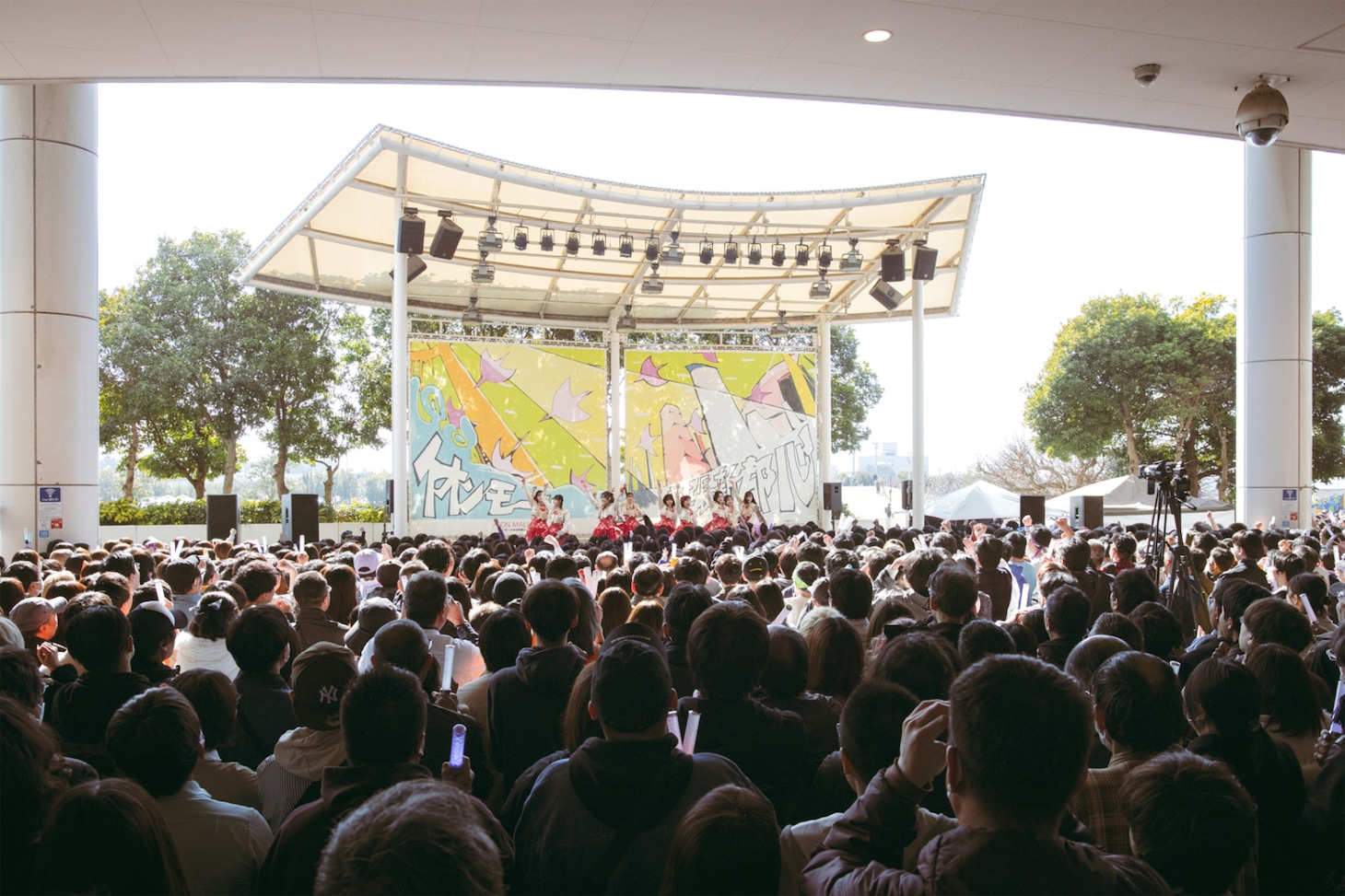 「Juice=Juice 20thシングル『四の五の言わず颯（さっ）と別れてあげた / 盛れ！ミ・アモーレ』発売記念ミニライブ＆お見送り会」の様子。