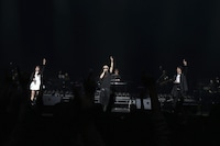 左からmelody.、VERBAL、山本領平。