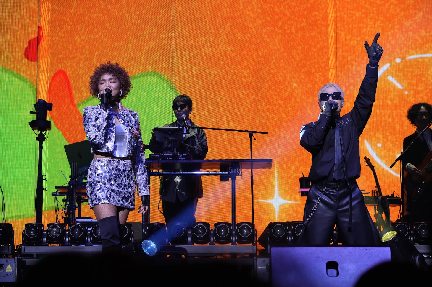 Crystal KayとVERBAL。