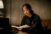 「冬のなんかさ、春のなんかね」第6話に出演する鈴木愛理。©日本テレビ