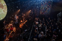 井上園子（BAND SET）ワンマンライブの様子。（Photo by Retsu Narushima）