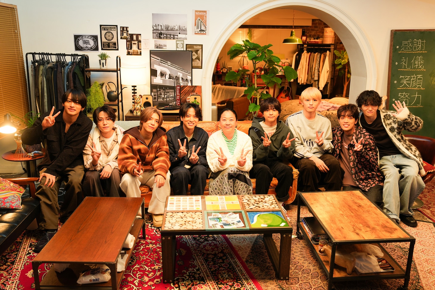 timeleszメンバーといとうあさこ。©日本テレビ